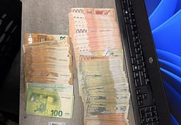 Tha se nuk ka asgjë për të deklaruar, ia gjejnë mbi 10 mijë euro gjatë kontrollit– Dogana njofton për rastin në pikën kufitare Jarinjë Tha se nuk ka asgjë për të deklaruar, ia gjejnë mbi 10 mijë euro gjatë kontrollit– Dogana njofton për rastin në pikën kufitare Jarinjë
