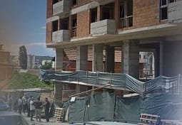 Vdes personi cili ra nga kati i një ndërtese në Vushtrri Vdes personi cili ra nga kati i një ndërtese në Vushtrri