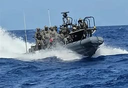 Izraeli sërish ndalon flotën e ndihmave për Gazën në ujërat ndërkombëtare Izraeli sërish ndalon flotën e ndihmave për Gazën në ujërat ndërkombëtare