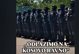 Xhandarmëria serbe këndojnë këngën ultra-nacionaliste: Po shkojmë drejt Kosovës Xhandarmëria serbe këndojnë këngën ultra-nacionaliste: Po shkojmë drejt Kosovës
