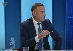 Daut Haradinaj: Rrogën time të 13-të ia kam dhënë fondit “Liria ka Emër” Daut Haradinaj: Rrogën time të 13-të ia kam dhënë fondit “Liria ka Emër”