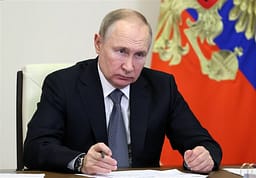 Putin lavdëron raketën e re balistike ruse si më të fuqishmen në botë Putin lavdëron raketën e re balistike ruse si më të fuqishmen në botë