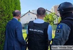 8 të arrestuar në dy operacione kundër krimit të organizuar 8 të arrestuar në dy operacione kundër krimit të organizuar