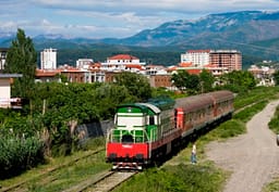 Pas vdekjes së gruas që u godit nga treni, Trainkos anulon për sot linjat Pejë-Prishtinë Pas vdekjes së gruas që u godit nga treni, Trainkos anulon për sot linjat Pejë-Prishtinë