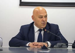 Ardian Gjini: Duhet të krijojmë kushte që qytetarët të pasurohen, synimi im është një Kosovë që krijon “Zuckerbergë” Ardian Gjini: Duhet të krijojmë kushte që qytetarët të pasurohen, synimi im është një Kosovë që krijon “Zuckerbergë”