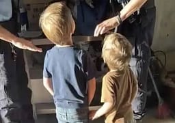 E tmerrshme: Nëna dhe njerku braktisin djemtë 3 dhe 5 vjeç në mes të pyllit – u gjetën duke qarë E tmerrshme: Nëna dhe njerku braktisin djemtë 3 dhe 5 vjeç në mes të pyllit – u gjetën duke qarë