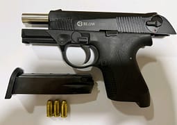 Hodhi armën sapo pa policinë, intervistohet një 40-vjeçar në Ferizaj Hodhi armën sapo pa policinë, intervistohet një 40-vjeçar në Ferizaj