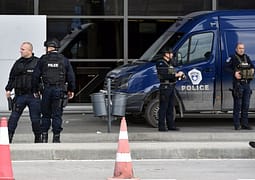 Ekstradohet nga Hungaria për në Kosovë i kërkuari me letër rreshtim ndërkombëtar Ekstradohet nga Hungaria për në Kosovë i kërkuari me letër rreshtim ndërkombëtar