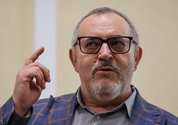 Një nga kritikët më të ashpër të luftës së Putinit largohet nga Rusia Një nga kritikët më të ashpër të luftës së Putinit largohet nga Rusia