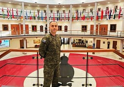 Shqiptari nga Kosova diplomon në një nga akademitë më prestigjioze ushtarake në botë Shqiptari nga Kosova diplomon në një nga akademitë më prestigjioze ushtarake në botë