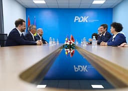 Hoxha pas takimit me Hamzën: Institucionet të konstituohen sa më shpejtë në frymë bashkëpunimi e përgjegjshmërie Hoxha pas takimit me Hamzën: Institucionet të konstituohen sa më shpejtë në frymë bashkëpunimi e përgjegjshmërie