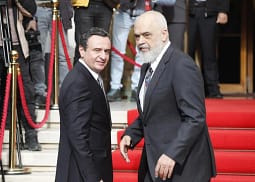 Kurti për raportet me Ramën: Marrëdhënie të mira, por dallime për qasjen ndaj Beogradit Kurti për raportet me Ramën: Marrëdhënie të mira, por dallime për qasjen ndaj Beogradit