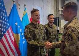 Bordi i Paqes vlerëson angazhimin e Kosovës, dy majorët e FSK’së emërohen zyrtarë ndërlidhës në Forcën Stabilizuese Bordi i Paqes vlerëson angazhimin e Kosovës, dy majorët e FSK’së emërohen zyrtarë ndërlidhës në Forcën Stabilizuese