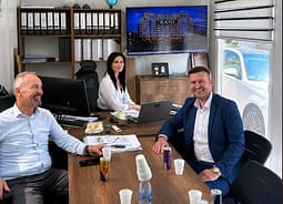 Kandidati i PDK’së për deputet Besim Hoxha viziton një biznes – diskuton për rëndësinë e investimeve dhe rritjen e vendeve të punës Kandidati i PDK’së për deputet Besim Hoxha viziton një biznes – diskuton për rëndësinë e investimeve dhe rritjen e vendeve të punës
