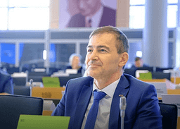 Kovaçev: Shkupi të ndalojë së përdoruri Bullgarinë si justifikim, ata e dinë shumë mirë se çfarë duhet të bëjnë Kovaçev: Shkupi të ndalojë së përdoruri Bullgarinë si justifikim, ata e dinë shumë mirë se çfarë duhet të bëjnë