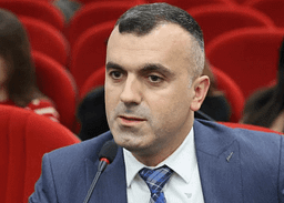 Avokati i popullit në Maqedoni lobon pro studentëve, kërkon test shqip në provimin e Jurisprudencës Avokati i popullit në Maqedoni lobon pro studentëve, kërkon test shqip në provimin e Jurisprudencës