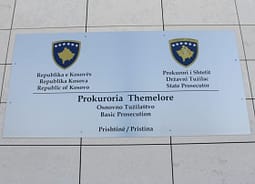 48 orë ndalim për aktivistin e Listës Serbe, udhëzonte qytetarë si të votojnë dhe u premtoi pensione nga Serbia 48 orë ndalim për aktivistin e Listës Serbe, udhëzonte qytetarë si të votojnë dhe u premtoi pensione nga Serbia