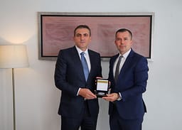 Kryeprokurori i Shtetit pret në takim shefin e IPK’së, flasin për intensifikimin e bashkëpunimit Kryeprokurori i Shtetit pret në takim shefin e IPK’së, flasin për intensifikimin e bashkëpunimit