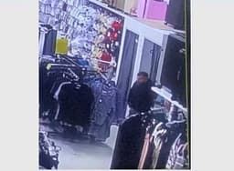 Shpallet në kërkim një i dyshuar për vjedhje në Drenas Shpallet në kërkim një i dyshuar për vjedhje në Drenas