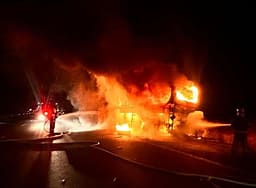 Aksident i rëndë në Turqi: Autobusi përfshihet nga flakët, vdesin 8 persona mes tyre edhe një fëmijë Aksident i rëndë në Turqi: Autobusi përfshihet nga flakët, vdesin 8 persona mes tyre edhe një fëmijë