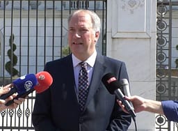 Zhernovski: Qeveria e Mickoskit po përgatit terenin për pranimin e propozimit francez Zhernovski: Qeveria e Mickoskit po përgatit terenin për pranimin e propozimit francez