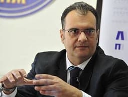 Veliçkovski: Nëse LSDM nuk i mbështet amendamentet kushtetuese, Siljanovska-Davkova ose 150.000 qytetarë mund t’i propozojnë ato Veliçkovski: Nëse LSDM nuk i mbështet amendamentet kushtetuese, Siljanovska-Davkova ose 150.000 qytetarë mund t’i propozojnë ato