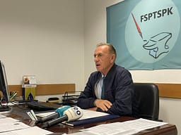 “Qesharake dhe jonjerëzore”, Azemi thotë se vendimi prej 100 eurosh ndaj punëtorëve privatë është diskriminues “Qesharake dhe jonjerëzore”, Azemi thotë se vendimi prej 100 eurosh ndaj punëtorëve privatë është diskriminues