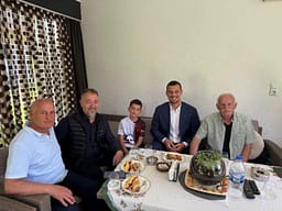 Endrit Thaçi e Sami Lushtaku i shkojnë në vizitë për festën e Bajramit Jetullah Gecit Endrit Thaçi e Sami Lushtaku i shkojnë në vizitë për festën e Bajramit Jetullah Gecit