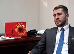 Situata në Skënderaj, Mërgim Lushtaku: Policë me maska pa asnjë nevojë, vetëm për të shërbyer si polici private e Kurtit Situata në Skënderaj, Mërgim Lushtaku: Policë me maska pa asnjë nevojë, vetëm për të shërbyer si polici private e Kurtit