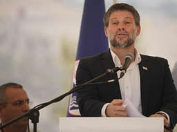 Ministri i Financave i Izraelit: Synimi ynë është rrëzimi i Iranit, hakmarrje masive për çdo sulm të Hezbollahut Ministri i Financave i Izraelit: Synimi ynë është rrëzimi i Iranit, hakmarrje masive për çdo sulm të Hezbollahut
