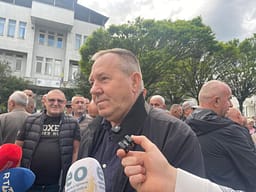 Kryetari i Veteranëve: Nëse Sami Lushtaku arrestohet me dhunë, do të përgjigjemi njëjtë Kryetari i Veteranëve: Nëse Sami Lushtaku arrestohet me dhunë, do të përgjigjemi njëjtë
