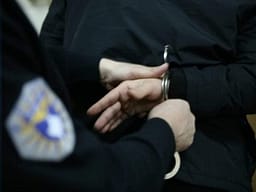 Arrestohet një person për ngacmim në Prishtinë Arrestohet një person për ngacmim në Prishtinë