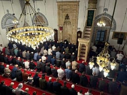 Sot besimtarët myslimanë kremtojnë Kurban-Bajramin Sot besimtarët myslimanë kremtojnë Kurban-Bajramin
