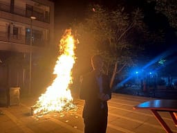 “Djegin paratë”, PSD me aksion simbolik hap fushatën zgjedhore “Djegin paratë”, PSD me aksion simbolik hap fushatën zgjedhore