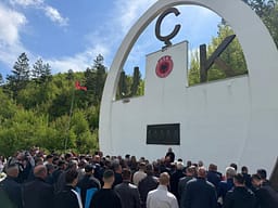 Përkujtohen dëshmorët e Brigadës 60 në Greiçec të Suharekës Përkujtohen dëshmorët e Brigadës 60 në Greiçec të Suharekës