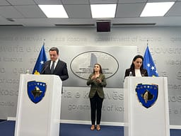 Qeveria shpalos pakon kundër mbeturinave, ndan 1 milion euro për pastrimin e rreth 500 deponive ilegale Qeveria shpalos pakon kundër mbeturinave, ndan 1 milion euro për pastrimin e rreth 500 deponive ilegale