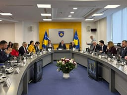Qeveria në detyrë ndan 2 milionë euro për mbështetjen e linjave ajrore për mërgatën Qeveria në detyrë ndan 2 milionë euro për mbështetjen e linjave ajrore për mërgatën