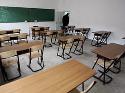Nesër afati i dytë për regjistrim në shkollat e mesme, gati 12 mijë vende të lira Nesër afati i dytë për regjistrim në shkollat e mesme, gati 12 mijë vende të lira