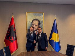 Haziri takohet me kryediplomatin e Shqipërisë: Diskutuam për koordinim e për realizimin e nismave strategjike që i afrojnë qytetarët Haziri takohet me kryediplomatin e Shqipërisë: Diskutuam për koordinim e për realizimin e nismave strategjike që i afrojnë qytetarët