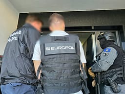 Operacion i përbashkët ndërkombëtar në pesë qytete, arrestohen 5 të dyshuar Operacion i përbashkët ndërkombëtar në pesë qytete, arrestohen 5 të dyshuar