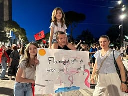 Flamingot rozë, viktima të “luftës hibride” të dezinformimit Flamingot rozë, viktima të “luftës hibride” të dezinformimit