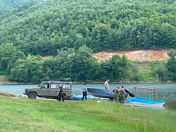 Dyshimet për një të zhdukur në Batllavë, angazhohet edhe ekipi i kërkim-shpëtimit të FSK-së Dyshimet për një të zhdukur në Batllavë, angazhohet edhe ekipi i kërkim-shpëtimit të FSK-së