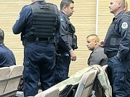 Sulmi në zyrat e KKZ-së: Apeli ua vërteton 5 vjet burgim Llunes dhe Vllajiqit, ndërsa Pantiqit ia ul dënimin për një vit Sulmi në zyrat e KKZ-së: Apeli ua vërteton 5 vjet burgim Llunes dhe Vllajiqit, ndërsa Pantiqit ia ul dënimin për një vit