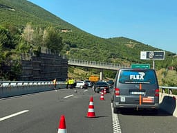 Aksident zinxhiror në autostradën “Ibrahim Rugova”, përfshihen disa vetura Aksident zinxhiror në autostradën “Ibrahim Rugova”, përfshihen disa vetura