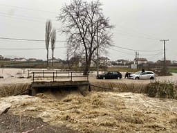 IHMK lëshon alarm portokalli, stuhi të fuqishme me breshër dhe erëra të forta priten në gjithë Kosovën IHMK lëshon alarm portokalli, stuhi të fuqishme me breshër dhe erëra të forta priten në gjithë Kosovën