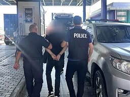 Ekstradohet nga Shqipëria kosovari i dënuar për vrasje, kishte urdhërarrest ndërkombëtar Ekstradohet nga Shqipëria kosovari i dënuar për vrasje, kishte urdhërarrest ndërkombëtar