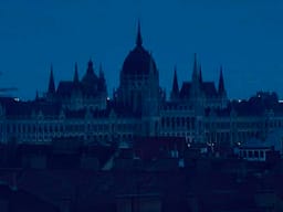Hungaria dhe Rumania fikin dritat në kryeqytetet e tyre, shkak nxehtësia Hungaria dhe Rumania fikin dritat në kryeqytetet e tyre, shkak nxehtësia