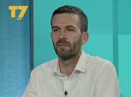 Rahmani nga PDK: S’ulemi në tavolinë me ata që na quajtën bashkëpunëtorë të Radoiçiqit e Serbisë Rahmani nga PDK: S’ulemi në tavolinë me ata që na quajtën bashkëpunëtorë të Radoiçiqit e Serbisë