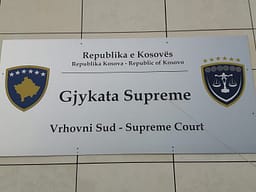 Edhe Supremja ia vërteton dënimin me 24 vjet e gjysmë burgim të akuzuarit për vrasjen e dyfishtë në Klinë Edhe Supremja ia vërteton dënimin me 24 vjet e gjysmë burgim të akuzuarit për vrasjen e dyfishtë në Klinë