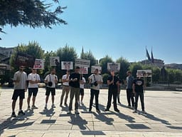 Protestë kundër Ligjit për Shtetësinë, kërkohet publikimi i numrit të aplikuesve serbë Protestë kundër Ligjit për Shtetësinë, kërkohet publikimi i numrit të aplikuesve serbë